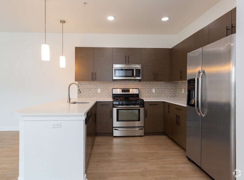 More Photos Of 56 Broad St, Bloomfield Apartments For Lease