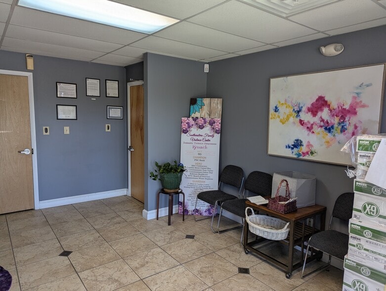 More Photos Of 1407 E 5th St, Lumberton Office For Sale