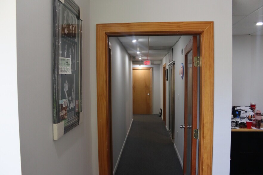 More Photos Of 7180-7194 SW 47th St, Miami Service For Sale