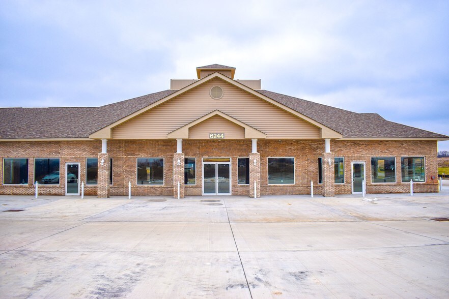 Primary Photo Of 6244 Highway 100, Washington Restaurant For Lease