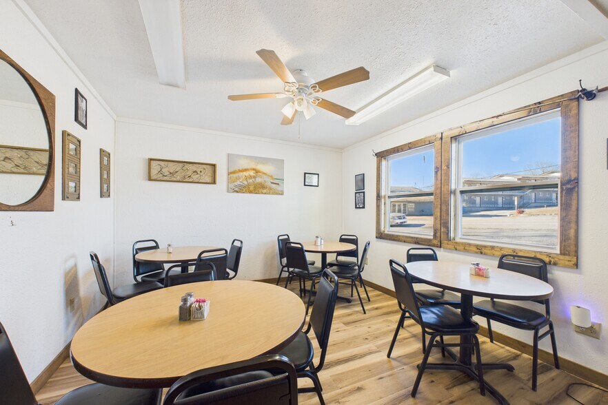 More Photos Of 1603 Central Blvd, Bull Shoals Restaurant For Sale