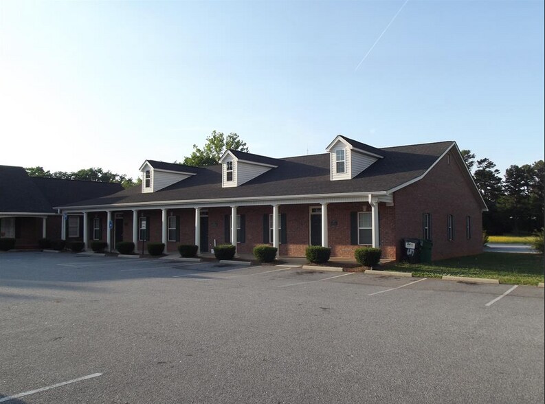 More Photos Of 679 Hospital Rd, Commerce Medical For Lease