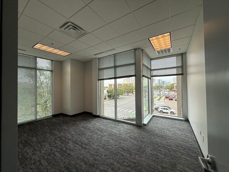 More Photos Of 2821 W 7th St, Fort Worth Office For Lease