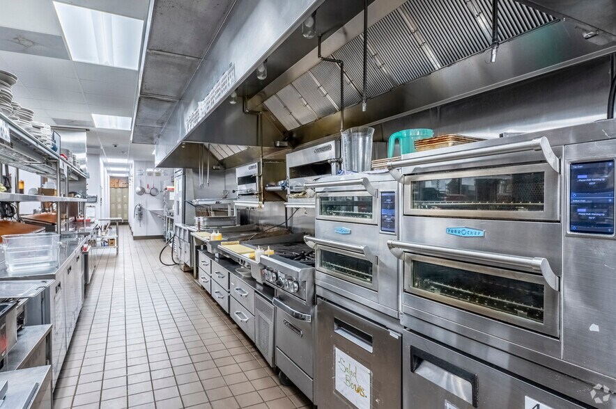 More Photos Of 1400 Commerce Pl, Plover General Retail For Sale