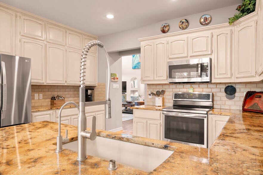 More Photos Of 5229 Hupedo Ranch Rd, Spicewood Specialty For Sale