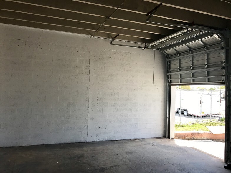 More Photos Of 1211 Okeechobee Rd, West Palm Beach Flex For Lease