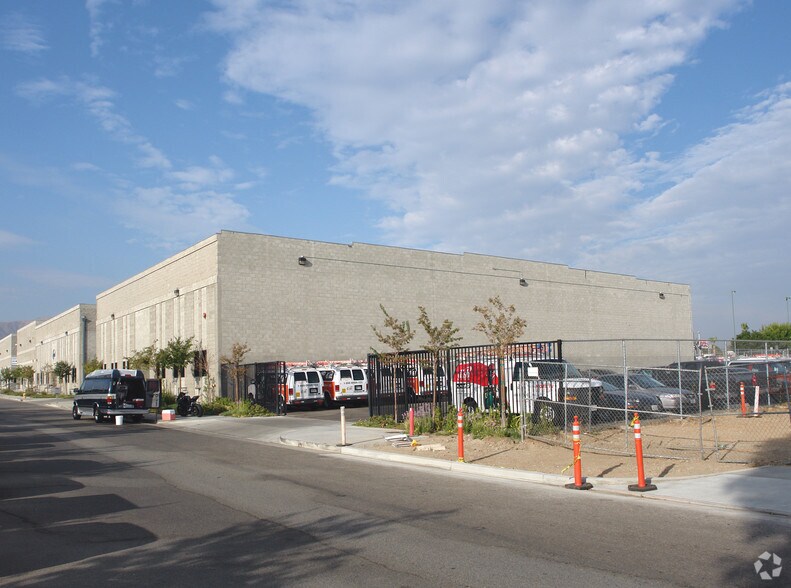 More Photos Of 10010 Remmet Ave, Chatsworth Warehouse For Lease