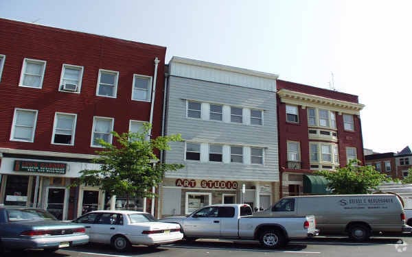 Primary Photo Of 11 Union Pl, Summit Storefront Retail Residential For Lease