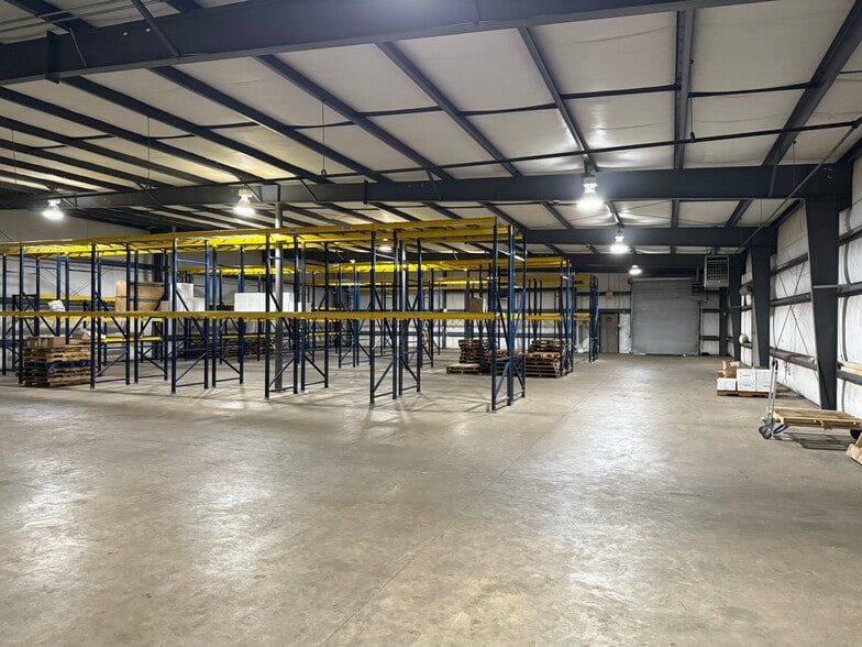 More Photos Of 8033 Airway Park Dr, Mobile Light Distribution For Lease