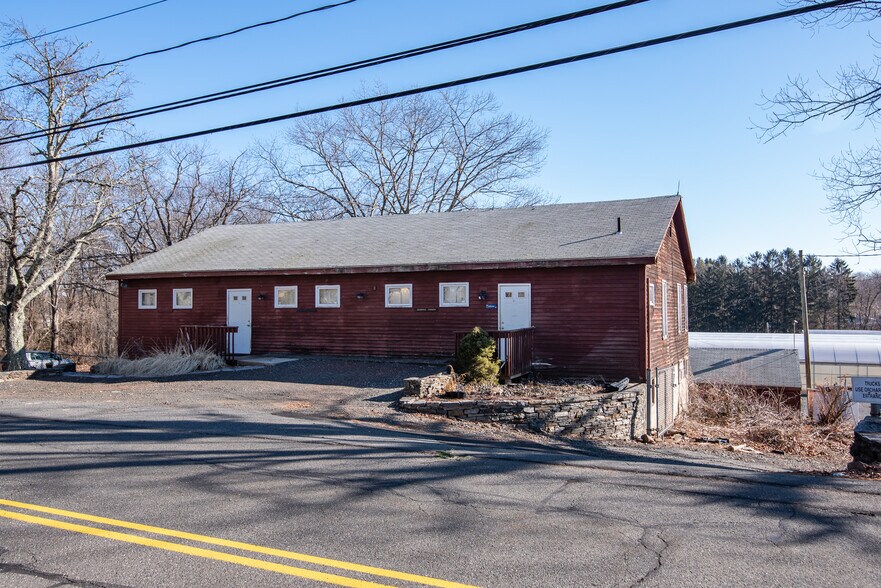 More Photos Of 1709 Kensington Rd, Berlin Specialty For Sale