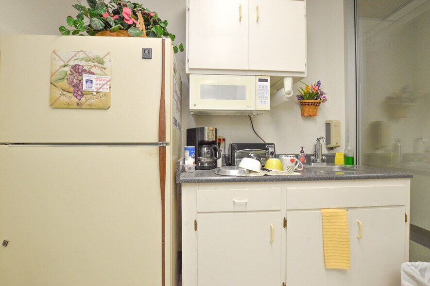 More Photos Of 444 N 1st St, Fresno Freestanding For Sale