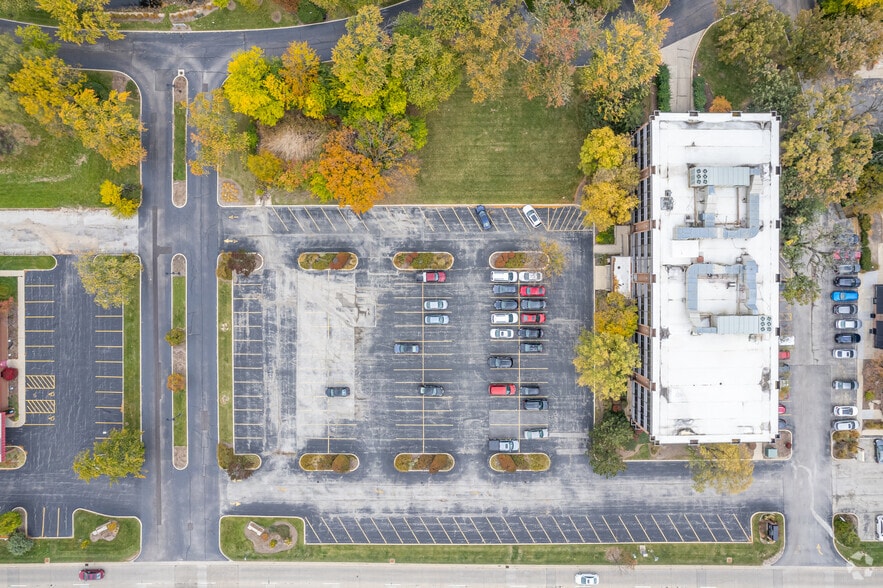 More Photos Of 1200 Roosevelt Rd, Glen Ellyn Office For Lease