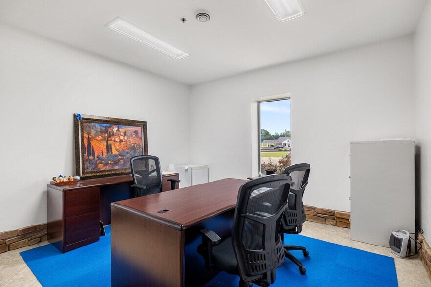 More Photos Of 1 Hedstrom Dr, Ashland Warehouse For Lease