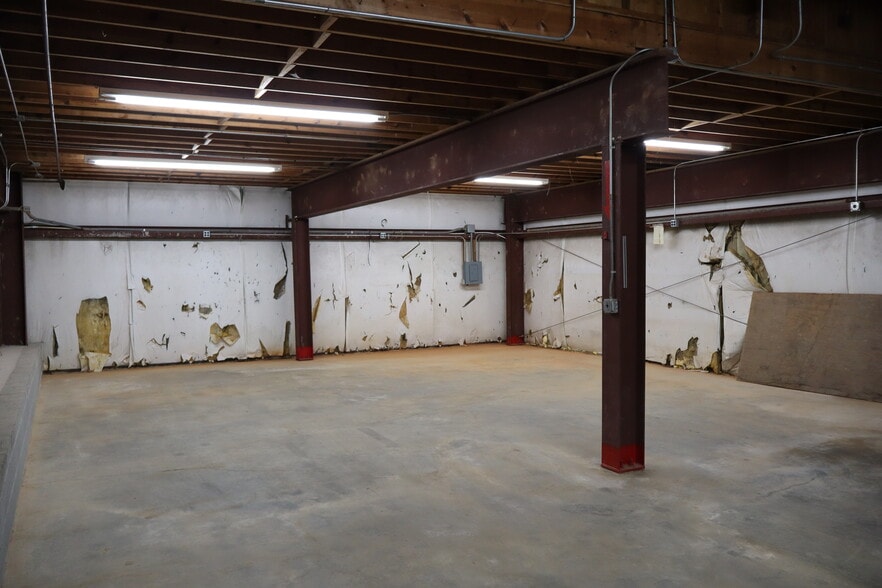 More Photos Of 662 Angus Ct, Rural Hall Light Distribution For Lease