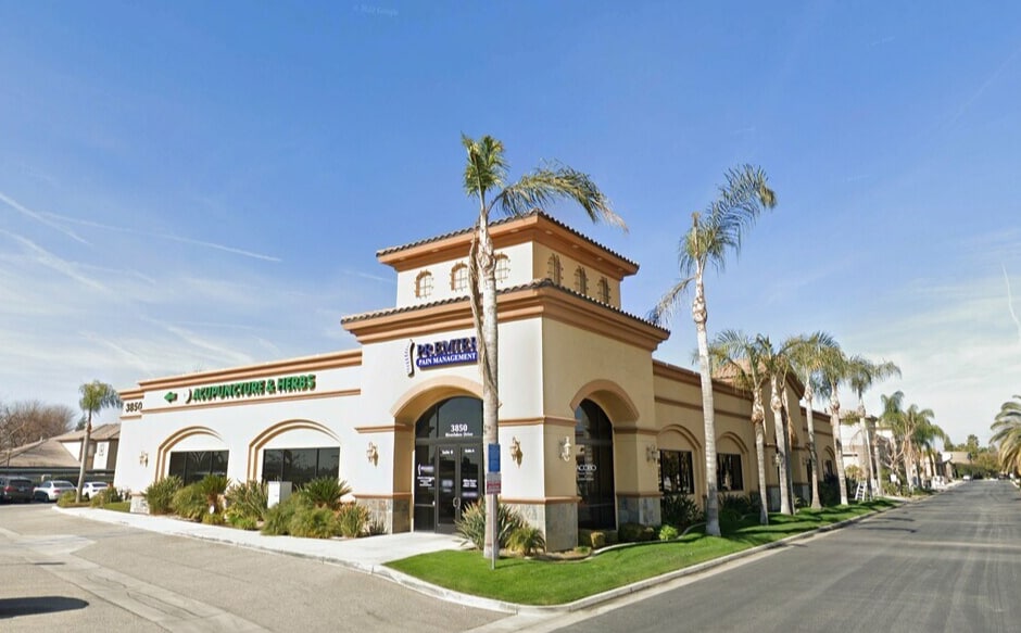 Primary Photo Of 3850 Riverlakes Dr, Bakersfield Medical For Lease