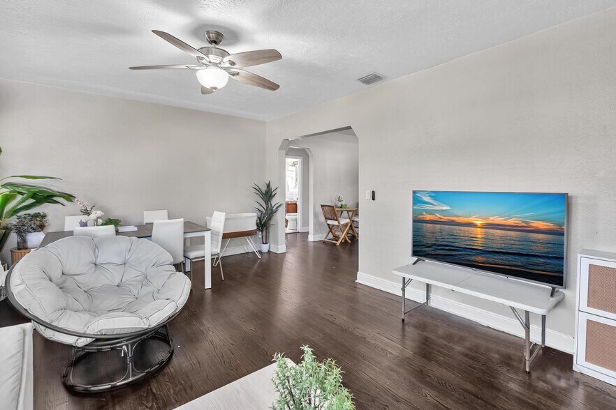 More Photos Of 836 W 40th St, Miami Beach Apartments For Sale