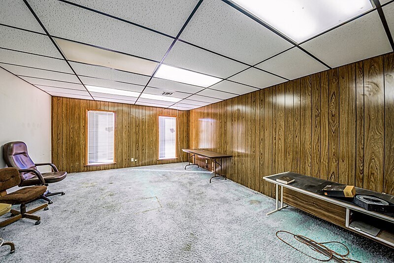 More Photos Of 730 E Eseco Rd, Cushing Warehouse For Sale