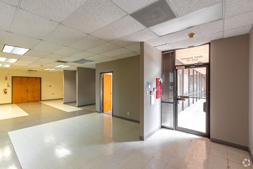 More Photos Of 12200 N Stemmons Fwy, Farmers Branch Unknown For Lease