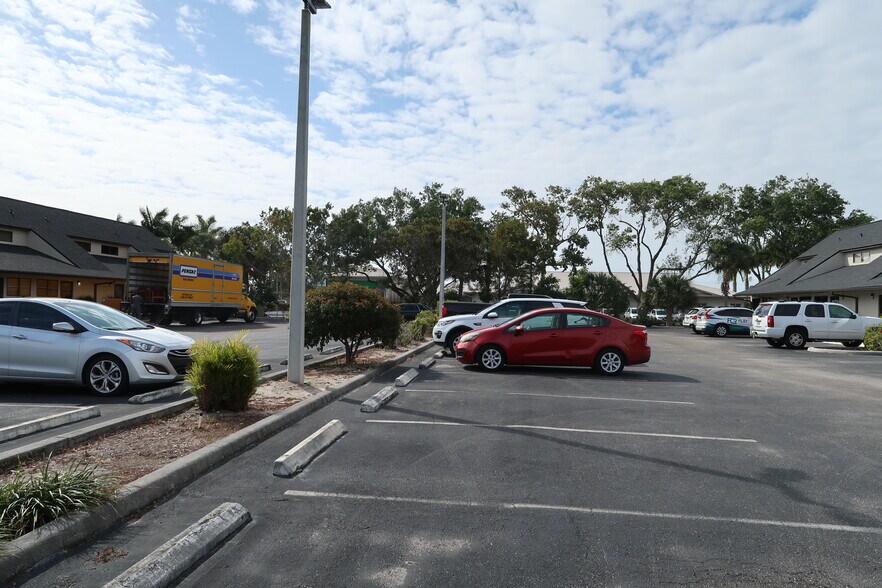 More Photos Of 5235 Ramsey Way, Fort Myers Office For Sale