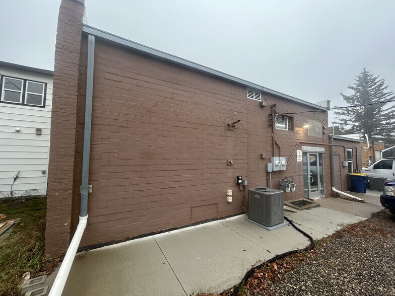 More Photos Of 126 Main St N, Lonsdale Storefront For Lease