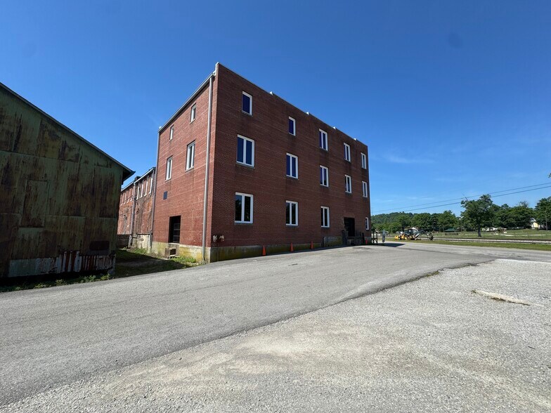 More Photos Of 123 Water St, Horse Cave Storefront Retail Residential For Sale