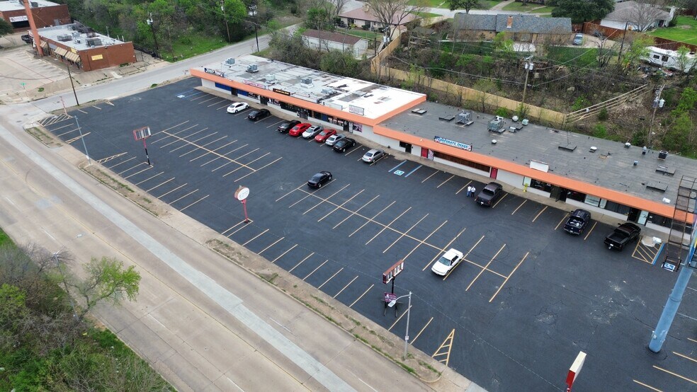 More Photos Of 5412-5438 Brentwood Stair Rd, Fort Worth Unknown For Lease