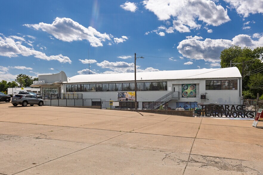 More Photos Of 5951 Delmar Blvd, Saint Louis Freestanding For Sale