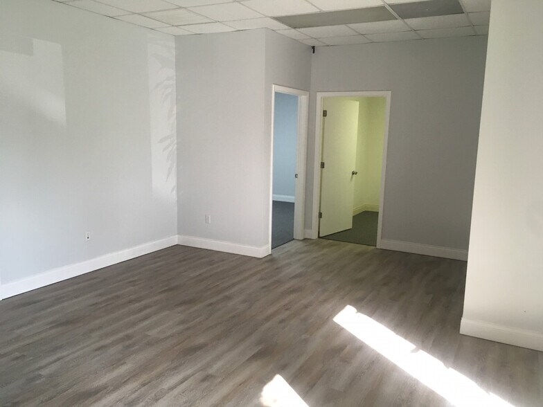 More Photos Of 4201-4205 116th Ter N, Clearwater Warehouse For Lease