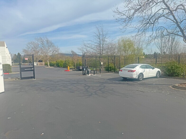 More Photos Of 2220-2240 Northpoint Pky, Santa Rosa Flex For Lease