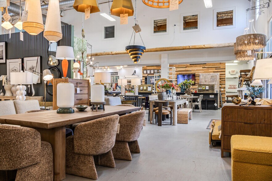 More Photos Of 1125 W Steele Ln, Santa Rosa Freestanding For Sale