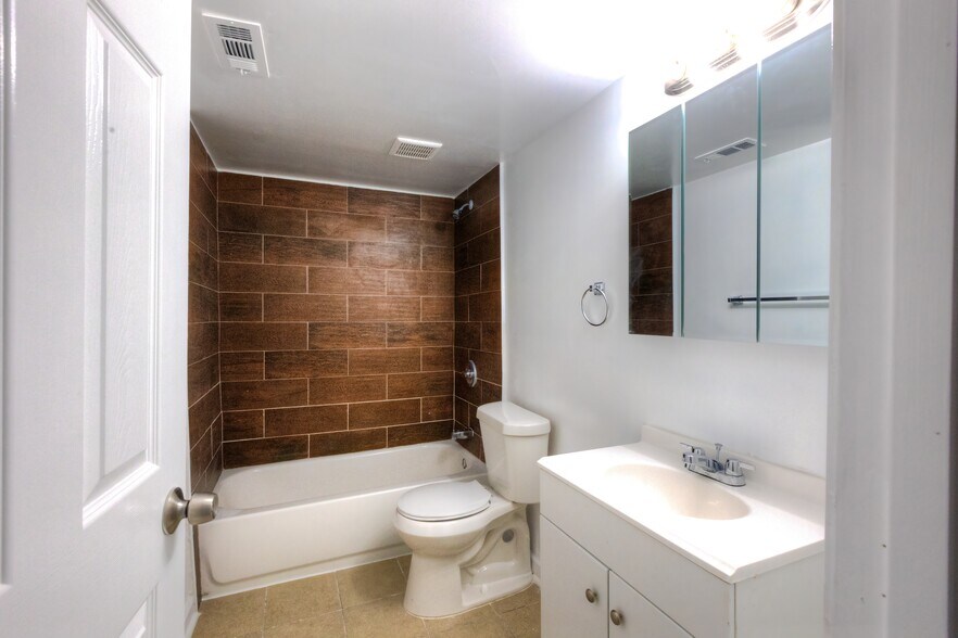 More Photos Of 3000 Ember Dr, Decatur Apartments For Sale