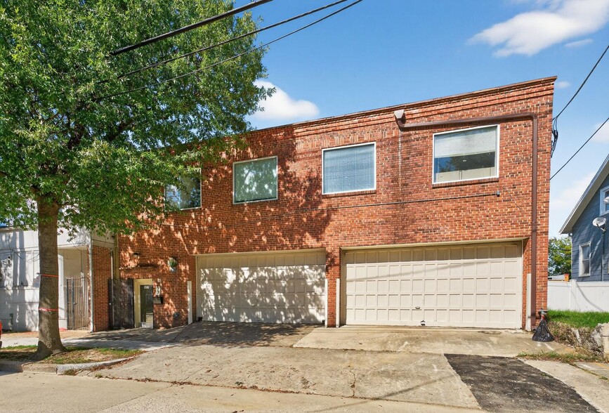 Primary Photo Of 606 Raleigh Pl SE, Washington Flex For Sale