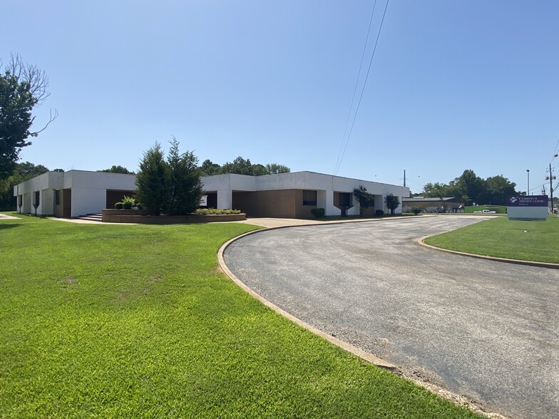 Primary Photo Of 1718 S Henderson Blvd, Kilgore Medical For Lease