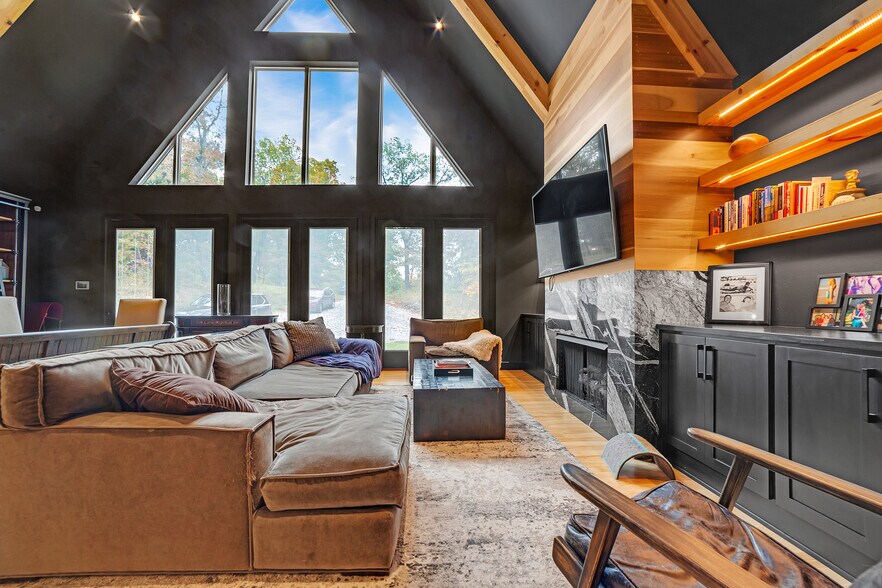 More Photos Of 446724 E 390 Rd, Langley Hotel For Sale