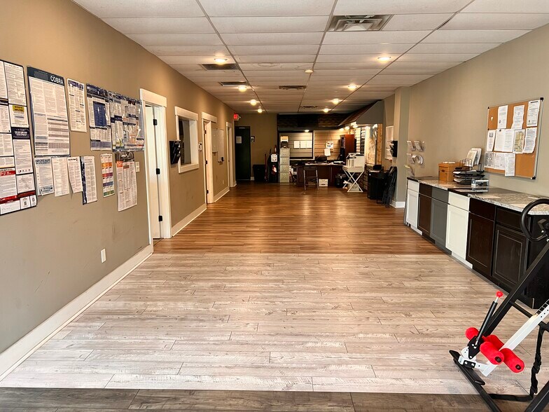 More Photos Of 810 Ohio Pike, Withamsville Office For Lease