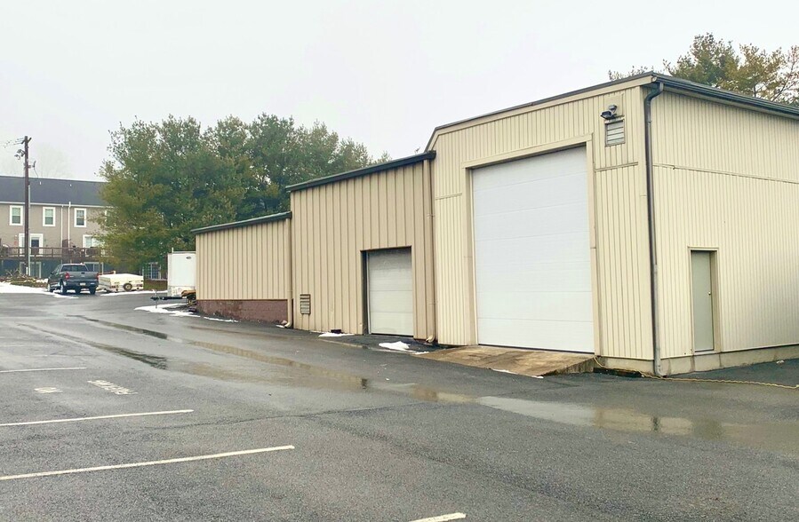 More Photos Of 2133 Lincoln Hwy E REAR, Lancaster Light Distribution For Lease