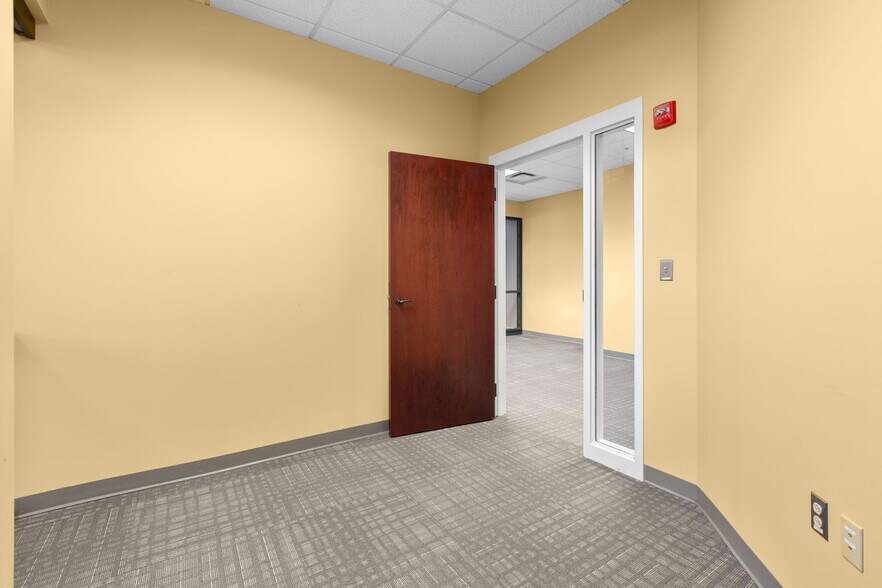 More Photos Of 10304 Spotsylvania Ave, Fredericksburg Office For Lease