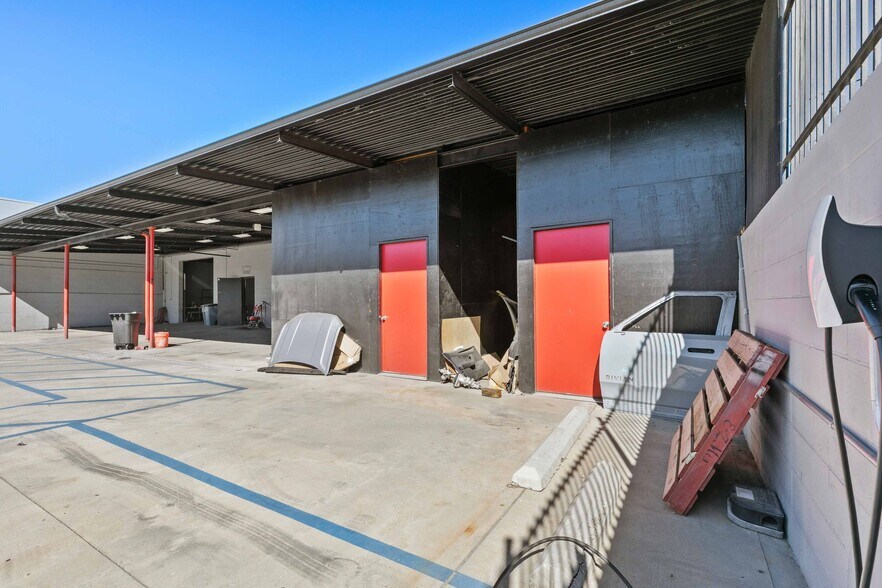 More Photos Of 7400 San Fernando Rd, Sun Valley Warehouse For Sale