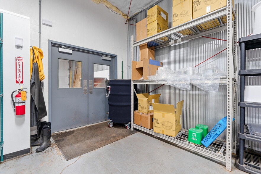 More Photos Of 876 N 20th St, Columbus Warehouse For Lease