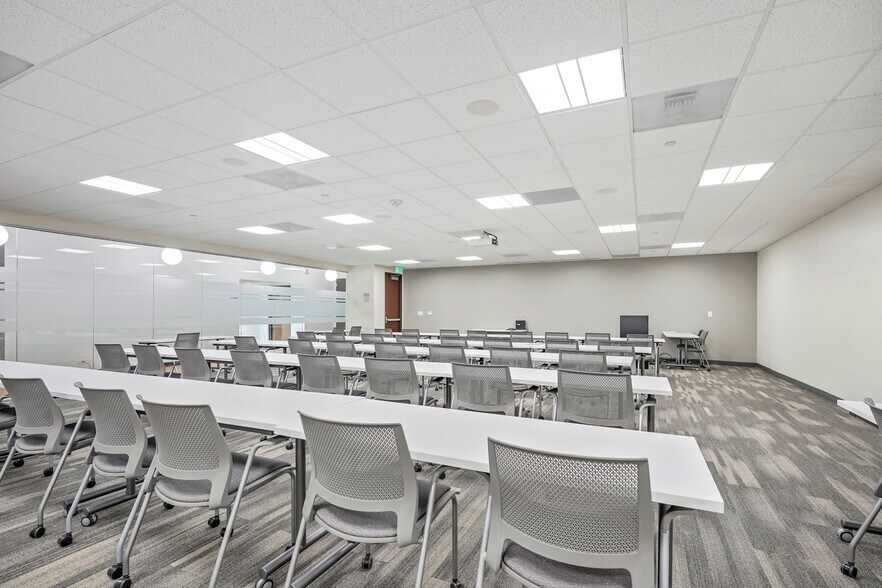 More Photos Of 4601 Dtc Blvd, Denver Office For Lease