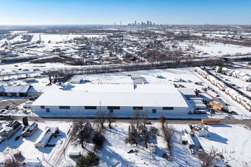 More Photos Of 1200 Bissell St, Venice Warehouse For Sale