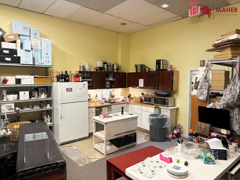 More Photos Of 812 E Broadway, Columbia Storefront Retail Office For Sale