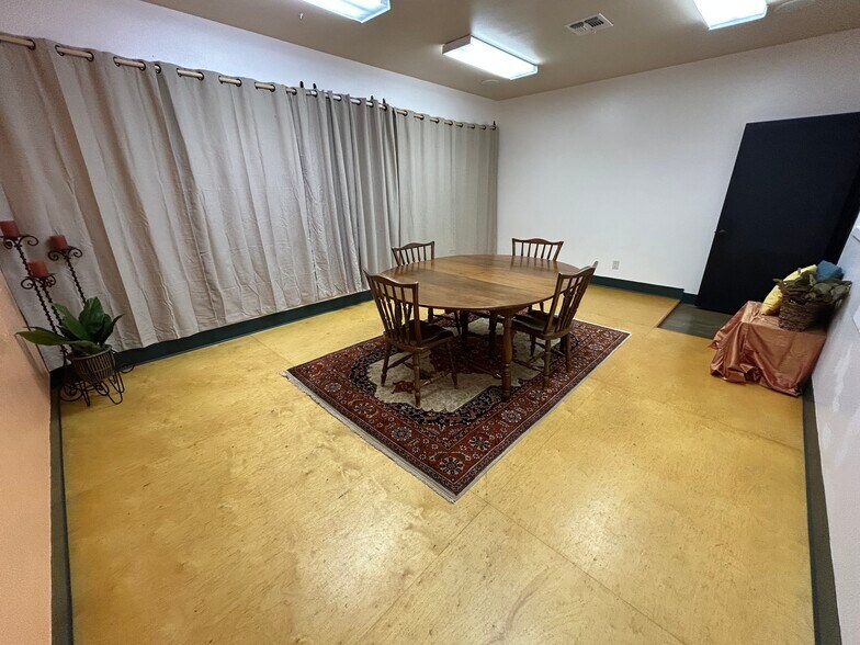 More Photos Of 140 AN County Road 140, Palestine Flex For Sale