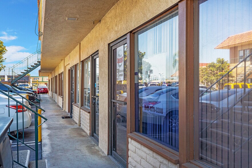 More Photos Of 17301 Beach Blvd, Huntington Beach Storefront Retail Office For Sale