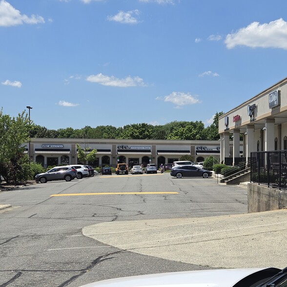 More Photos Of 692 Jonestown Rd, Winston-Salem Unknown For Lease