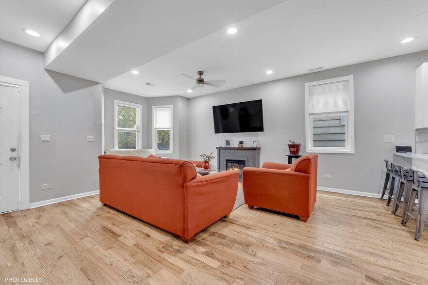 More Photos Of 8404 S Exchange Ave, Chicago Multifamily For Sale