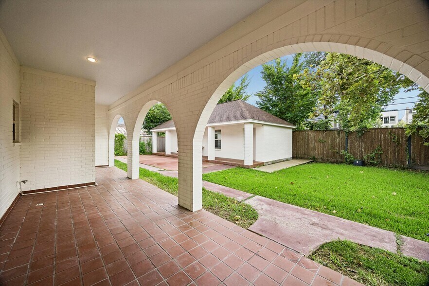 More Photos Of 530 W 27th St, Houston Office For Lease