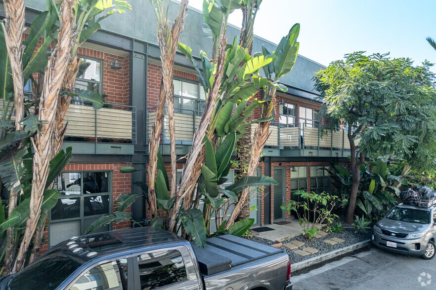 More Photos Of 1046 Princeton Dr, Venice Loft Creative Space For Sale
