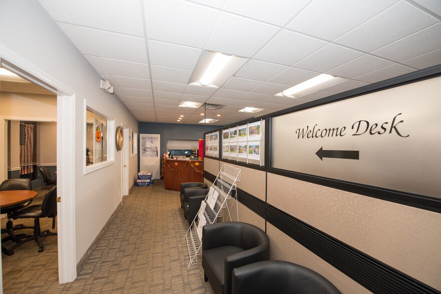 More Photos Of 996 W Jericho Tpke, Smithtown Office For Lease