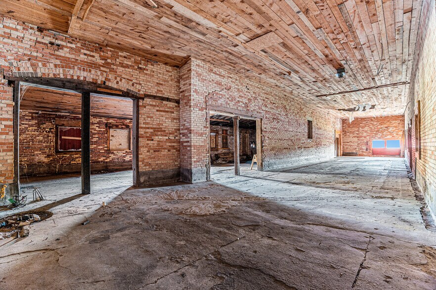 More Photos Of 226 Baldwin St, Big Rapids Light Distribution For Sale